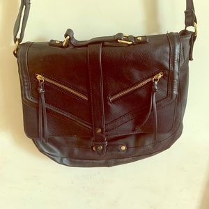 Medium cross body bag.